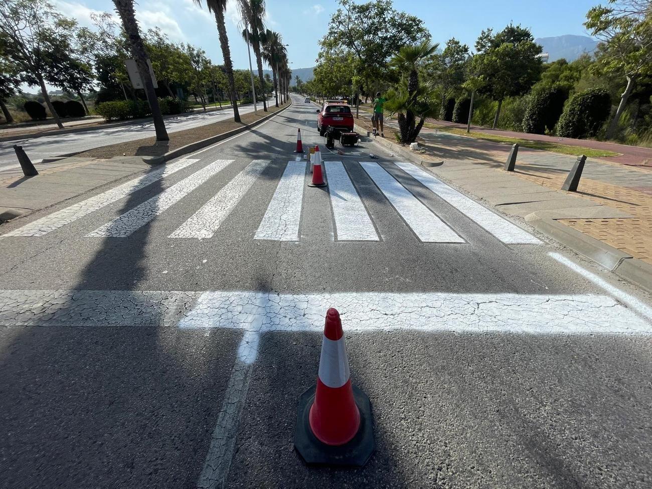 Paso de peatones recién pintado, vista general